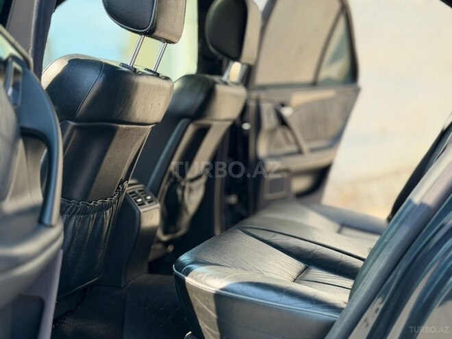 Mercedes E 320-17