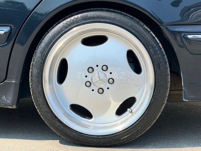 Mercedes E 320-21