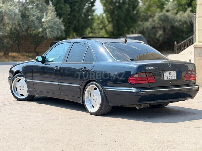 Mercedes E 320-5