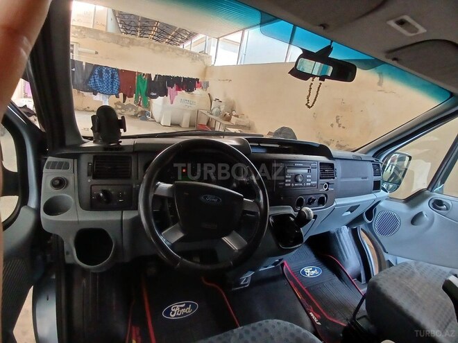 Ford Transit-6