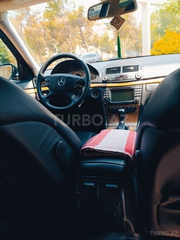 Mercedes E 350-11