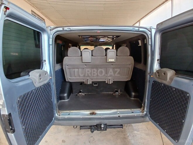 Ford Transit-10