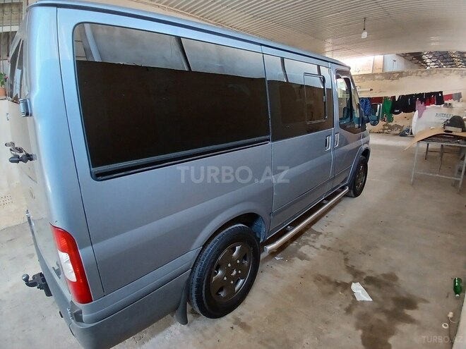 Ford Transit-4