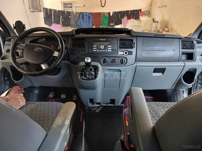 Ford Transit-7