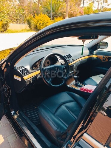 Mercedes E 350-13