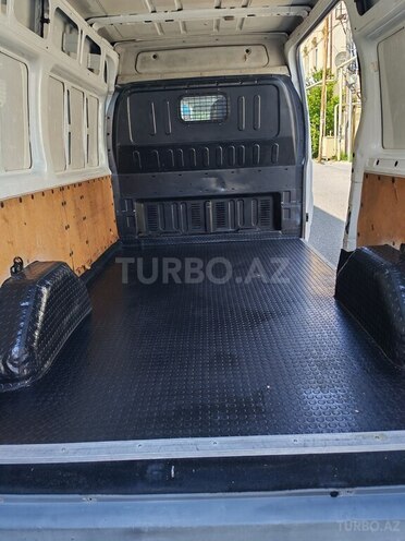 Ford Transit-10