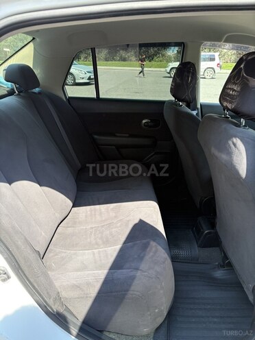 Nissan Tiida-8