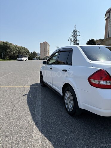 Nissan Tiida-4