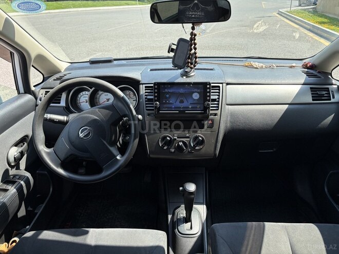 Nissan Tiida-9