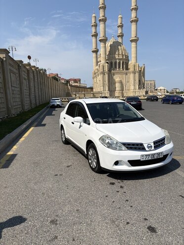 Nissan Tiida-1