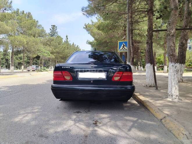 Mercedes E 240-2