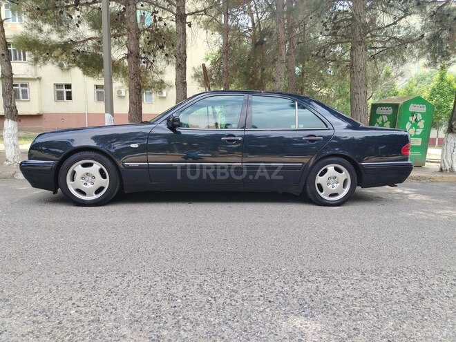 Mercedes E 240-4