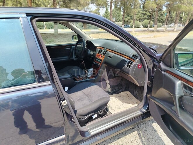 Mercedes E 240-7