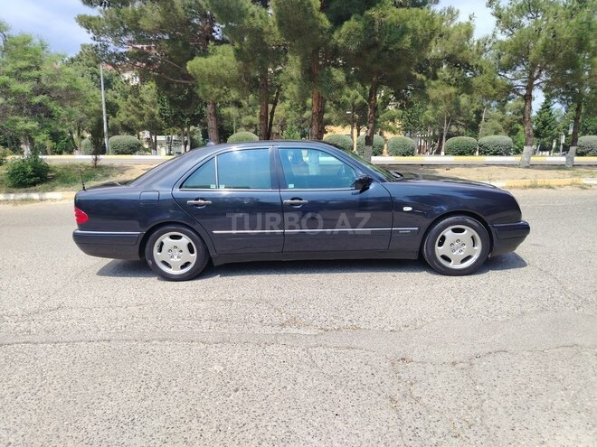 Mercedes E 240-3