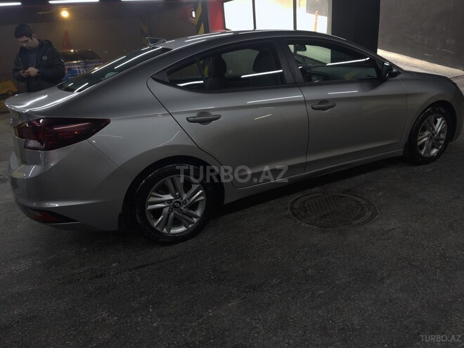 Hyundai Elantra-4