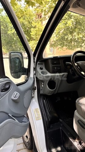 Ford Transit-12