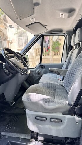 Ford Transit-13