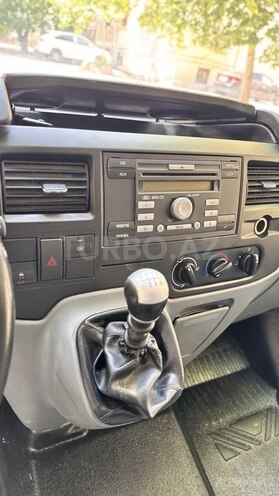 Ford Transit-16