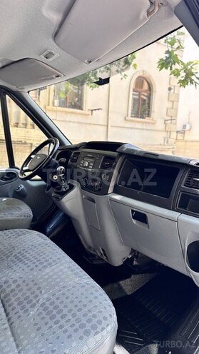 Ford Transit-14