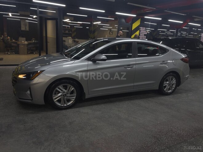 Hyundai Elantra-2