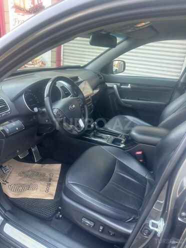 Kia Sorento-13