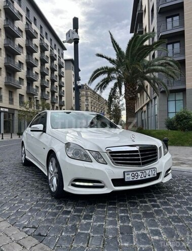 Mercedes E 220-1