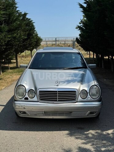 Mercedes E 300-1