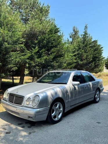Mercedes E 300-2