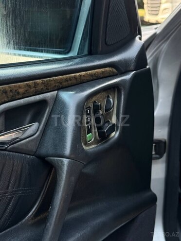 Mercedes E 300-5