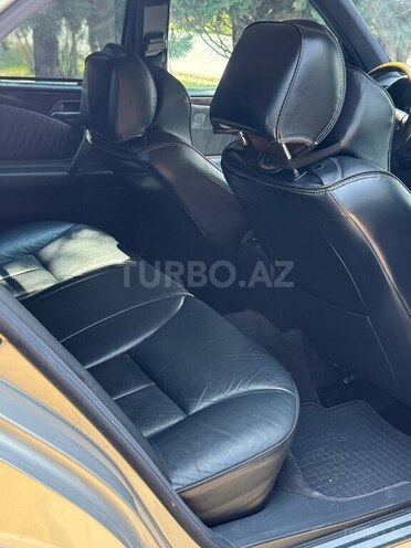 Mercedes E 300-10