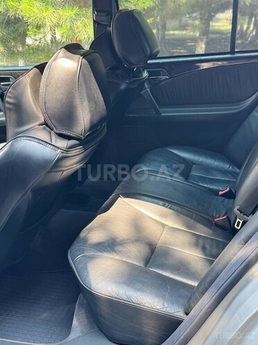 Mercedes E 300-8