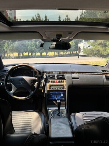 Mercedes E 300-13