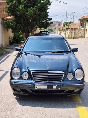 Mercedes E 240-1