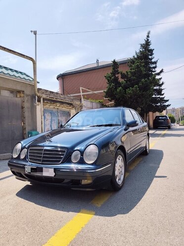 Mercedes E 240-4