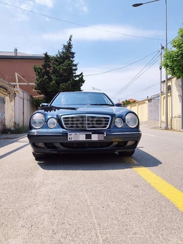 Mercedes E 240-3