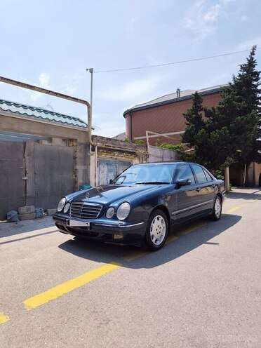 Mercedes E 240-5