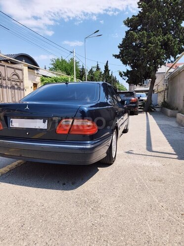 Mercedes E 240-6