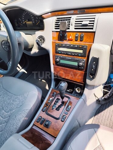 Mercedes E 240-12
