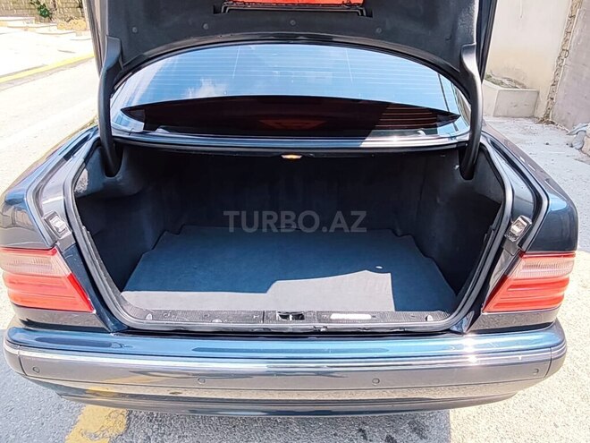 Mercedes E 240-16