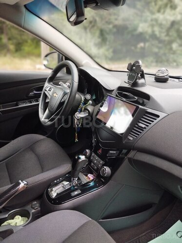 Chevrolet Cruze-12