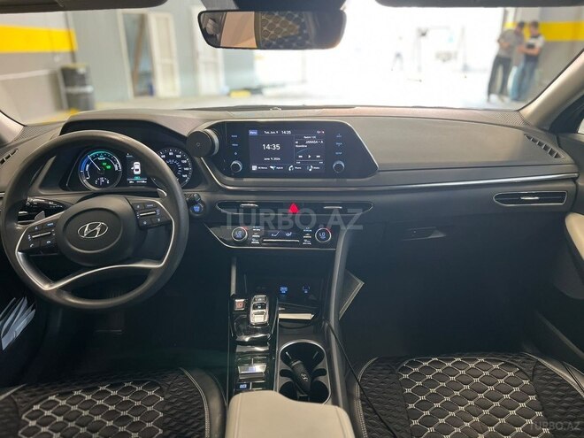 Hyundai Sonata-11
