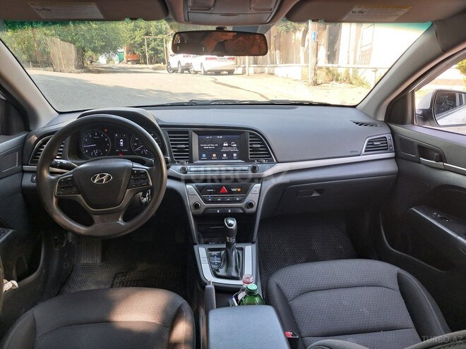 Hyundai Elantra-5