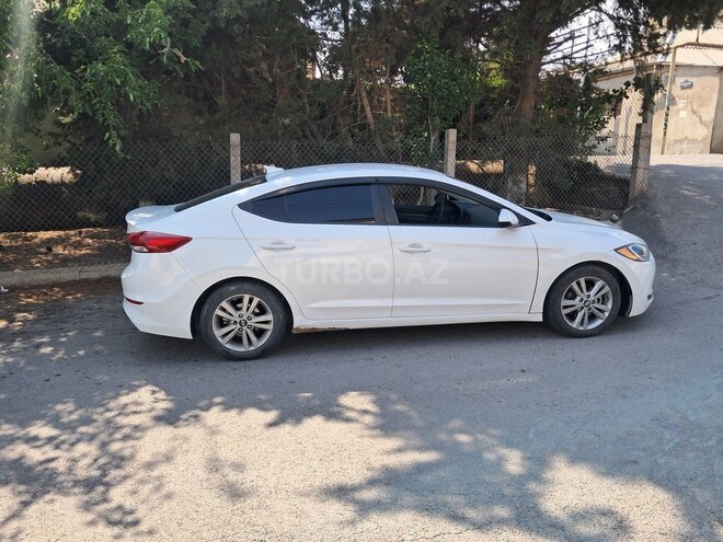Hyundai Elantra-4