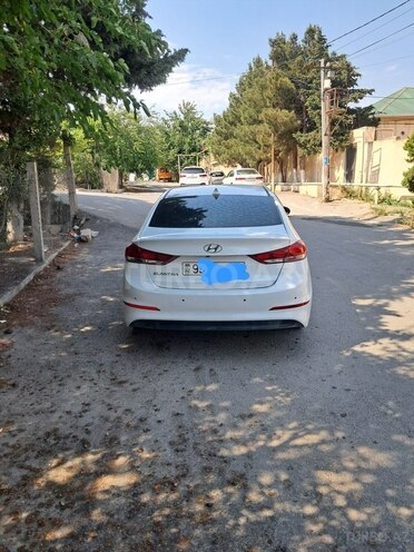 Hyundai Elantra-2