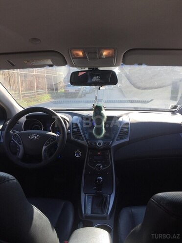 Hyundai Elantra-3