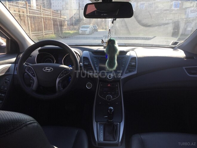 Hyundai Elantra-4