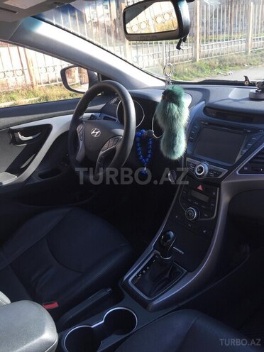 Hyundai Elantra-2