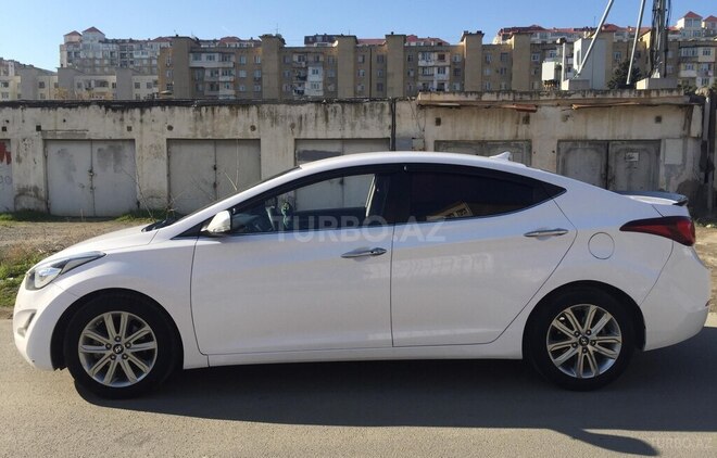 Hyundai Elantra-9