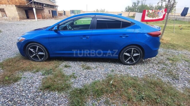 Hyundai Elantra-10