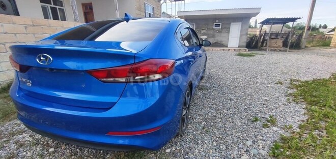 Hyundai Elantra-6